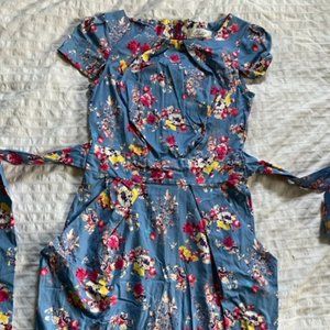 Vintage style cap sleeved floral dress.